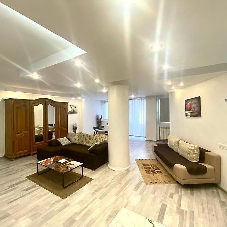 Large Apartment In Ultra-Central Location Брашов Екстер'єр фото