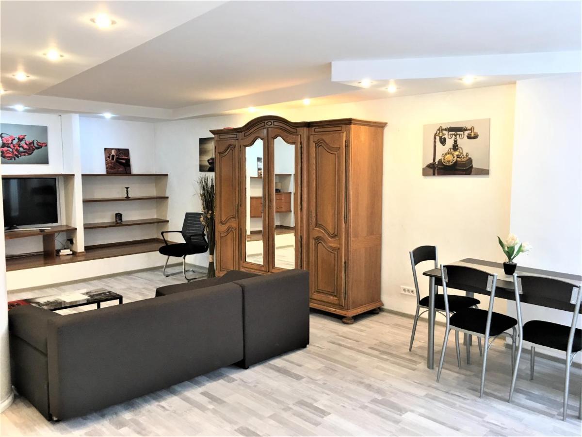 Large Apartment In Ultra-Central Location Брашов Екстер'єр фото