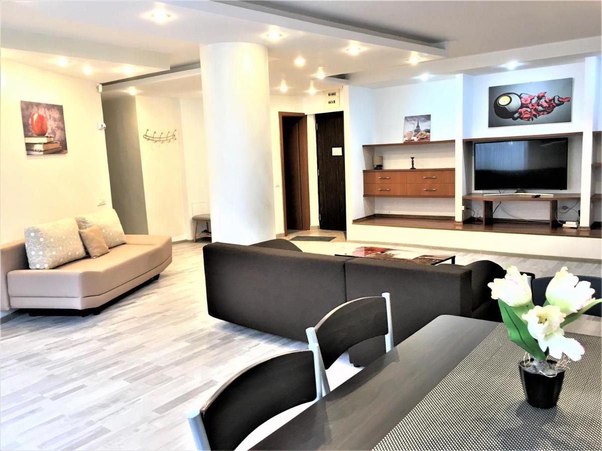 Large Apartment In Ultra-Central Location Брашов Екстер'єр фото