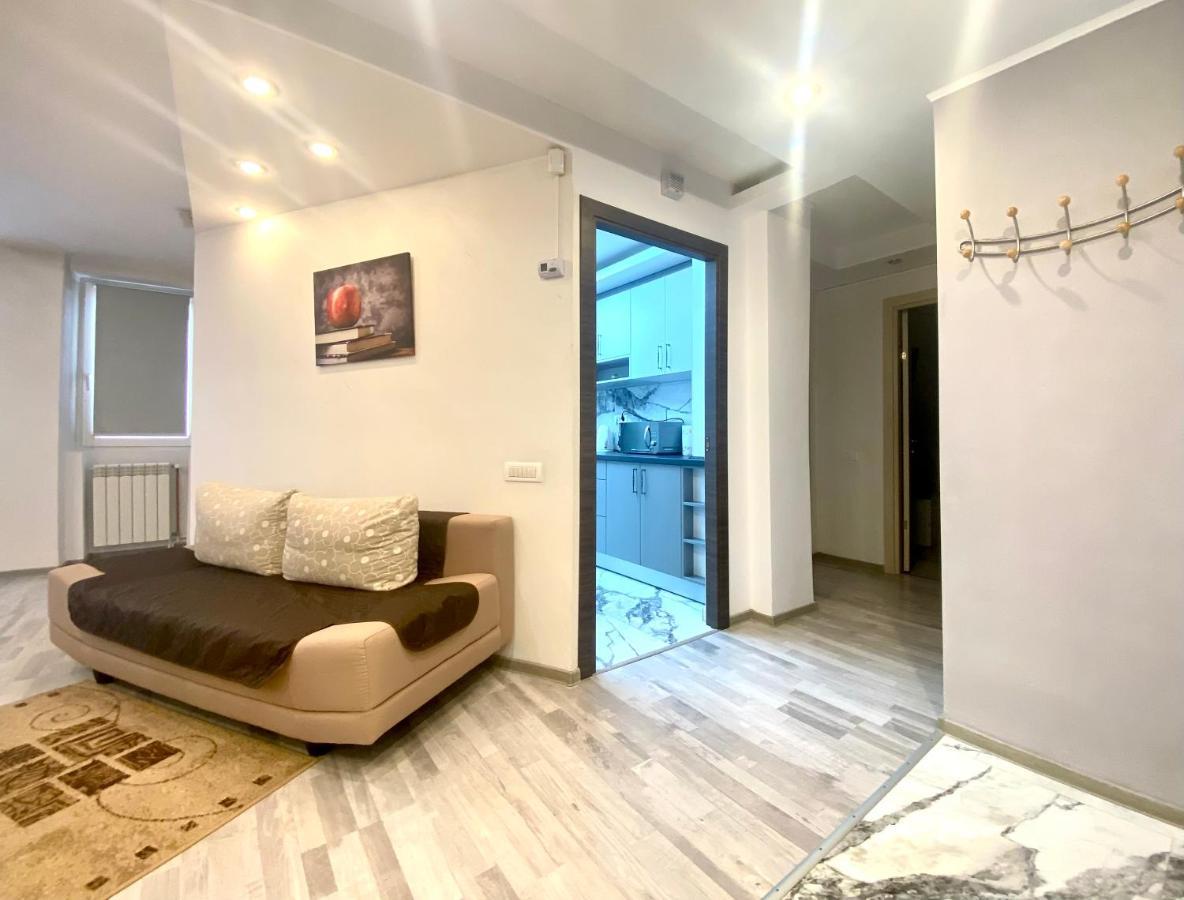 Large Apartment In Ultra-Central Location Брашов Екстер'єр фото