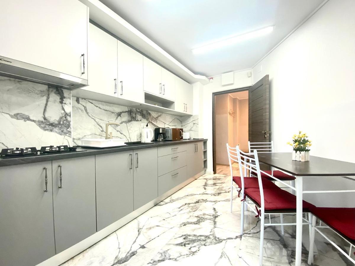 Large Apartment In Ultra-Central Location Брашов Екстер'єр фото